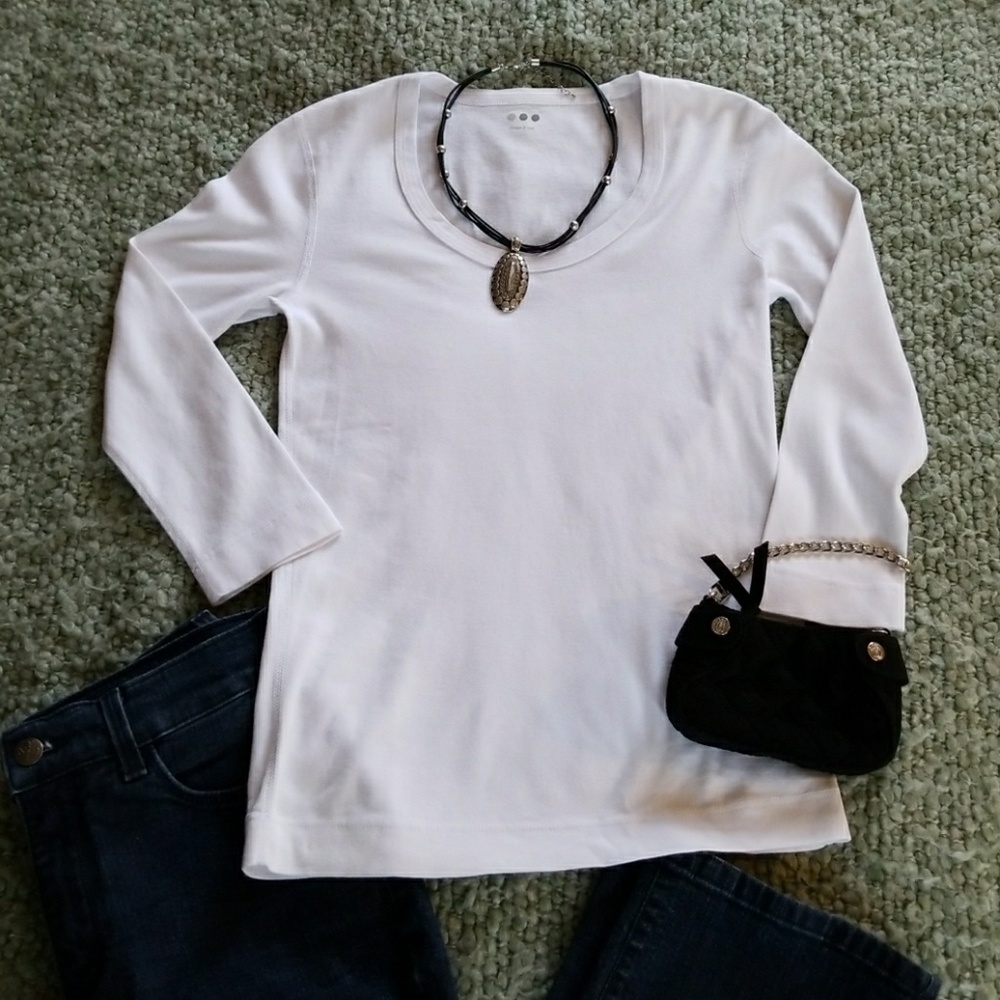 🦉Three Dots white scoop neck shirt